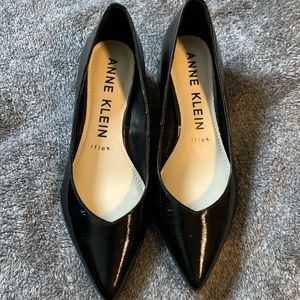 Anne Klein Low Block Patent Leather Shoes 7